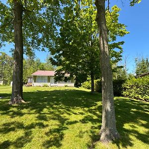 Affordable Sauble Beach Getaway Villa Exterior photo