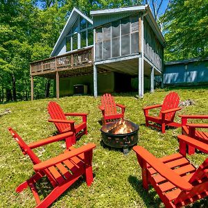 Wooded Chalet W Hot Tub & Indoor Pool, Gym Access Villa Hedgesville Exterior photo