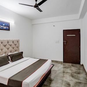 Hotel O Omi Rooms Gurgaon Exterior photo