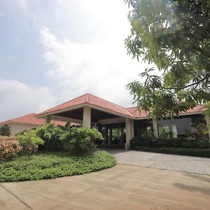 Club Mahindra Pavagadh Hotel Rawalia Exterior photo