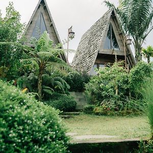 A-Framed Family Cabin Near Munduk Guest House Gitgit Exterior photo