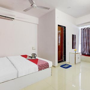 Hotel O Cozy Rooms Surat Exterior photo