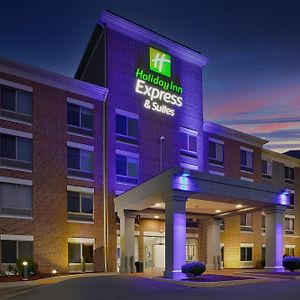 Holiday Inn Express & Suites Milwaukee Nw - Park Place By Ihg Exterior photo