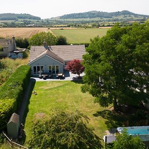 Magnificent 3-Bedroom Home With Swim Spa Cheltenham Exterior photo