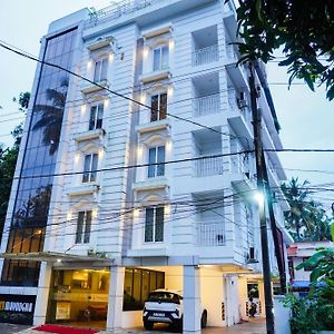 Sreepathi Mayoogha Hotel Guruvayur Exterior photo