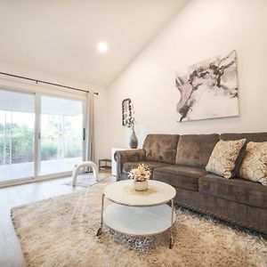 2 Tvs - Vaulted Ceiling - Private Kitchen & Entrance Apartment Walnut Exterior photo