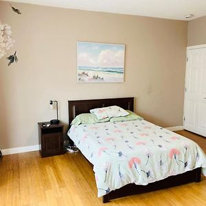 Large Room Near Whole Foods, Brown University With Shared Bathroom And Kitchen 221 Providence Exterior photo