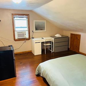 Nice Room Near Whole Foods, Brown, Downtown With Shared Bathroom And Kitchen Cdc Providence Exterior photo