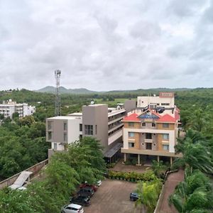 Sarovar Portico Sasangir Hotel Sasan Gir Exterior photo