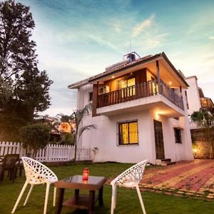 Paramount 3 Ac Bedrooms Hall Garden With Lake View Panchgani Exterior photo