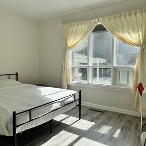 Queen Comfort Close To Finch Station & Shopping Hotel Toronto Exterior photo