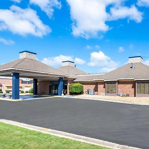 Quality Inn & Suites Fayetteville I-95 Exterior photo