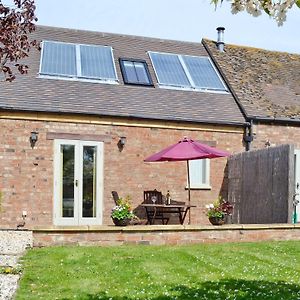 The Lodge At The Granary Alderton  Exterior photo