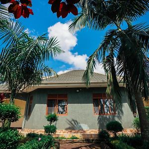 Heavenly Royalz Farm Fortportal Villa Njara Exterior photo