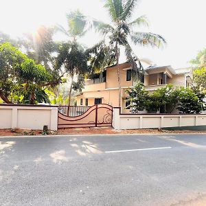 Chaithanya Residency Villa Kunnamangalam Exterior photo