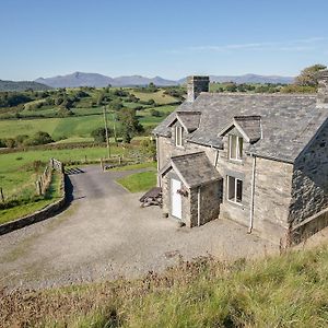 Cefn Bach Villa Capel Garmon Exterior photo