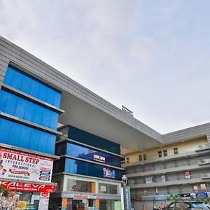 Hotel Apple Inn By Grb Surat Exterior photo