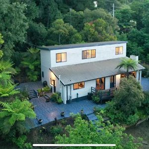 Tree Top Retreat Apartment Emerald Exterior photo