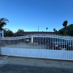 Angie Lu Inn Lake Elsinore Exterior photo