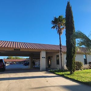 Pleasanton Executive Inn By Oyo Exterior photo