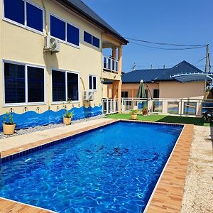 Pool House Retreat In Accra Apartment Exterior photo