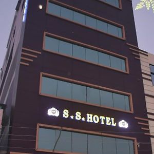 Ss Hotel Gaya Exterior photo