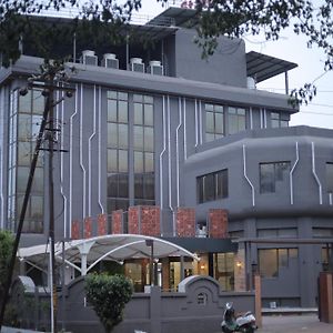 Hotel Statusinn, Ichalkaranji Exterior photo