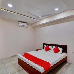 Hotel O Satya Surat Exterior photo