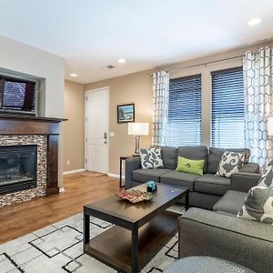 Spacious Family Friendly Townhome In Central Park Denver Exterior photo