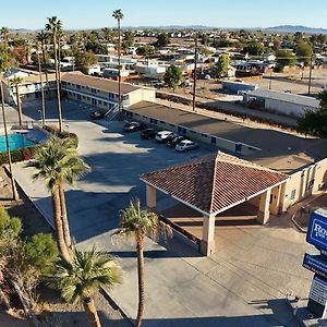 Rodeway Inn & Suites Blythe I-10 Exterior photo