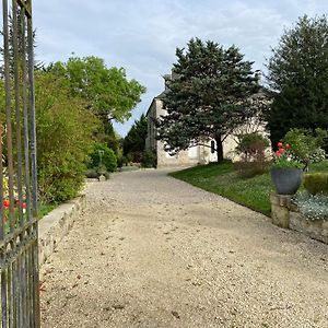 Domaine De La Perthuiserie Bed & Breakfast Saint-Porchaire Exterior photo