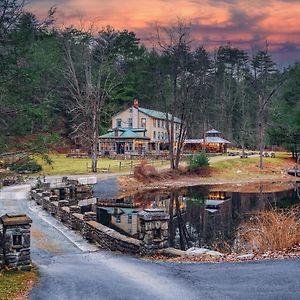 Poconos Mansion With Pool Hot Tub And Sauna Tennis And Lake Villa Milford Exterior photo