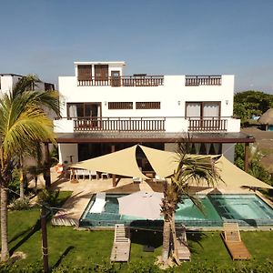 Bungaloose Casa Nazare Oceanfront Villa Sipacate Exterior photo