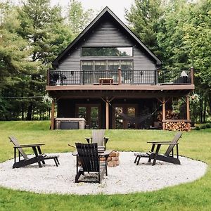 Modern A-Frame Cabin With Hot Tub, Cinema & Games Area Villa Ellenville Exterior photo