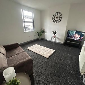 Spacious Apartment Near Train Station With A Parking Space Birmingham Exterior photo