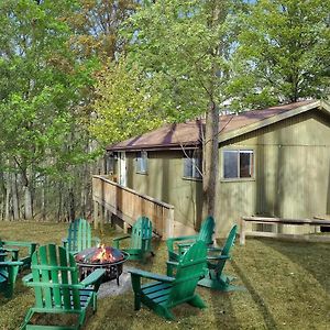 2-Bedroom Cabin, With A Fireplace, Ps5, Bbq, Fitness Room, And A Private Hot Tub Hedgesville Exterior photo