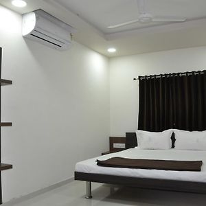 Shivdhara Hotel & Residence Rajkot Exterior photo