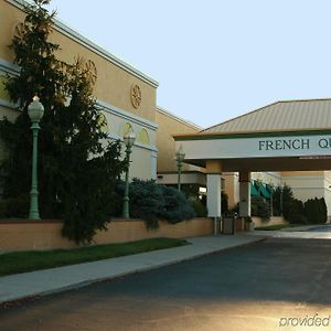 Holiday Inn Perrysburg French Quarter Exterior photo