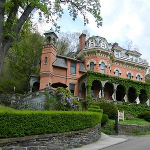 The Harry Packer Mansion Inn Jim Thorpe Room photo