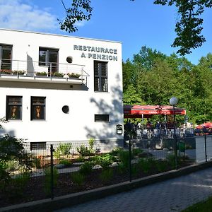 Restaurace A Penzion Zdena Bouda Hotel Hradec Kralove Exterior photo