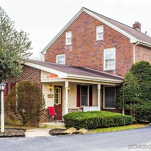 Rodeway Inn Akron Exterior photo