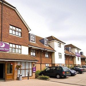 Premier Inn London Gatwick Airport South - London Road Crawley  Exterior photo