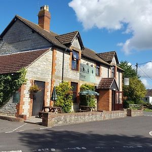 The Walnut Tree Hotel West Camel Exterior photo