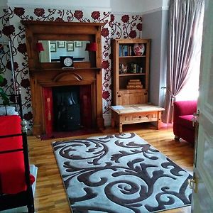 Beautiful Room In Victorian Family Home Ilford Exterior photo