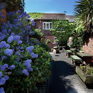 The Greyhound Coaching Inn Lutterworth Exterior photo