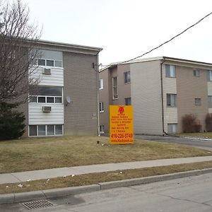 Kashaneh Guest House - 27 Greenbriar Toronto Exterior photo