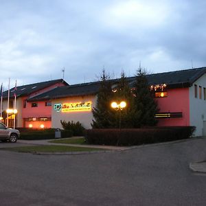 Hotel Dynamic Nova Dubnica Exterior photo