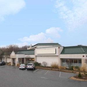 Ramada Saint Louis Airport Hotel Wentzville Exterior photo