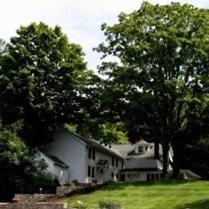 Longwood Country Inn Woodbury Exterior photo