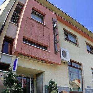 Hotel Maxim Svaty Jur Exterior photo